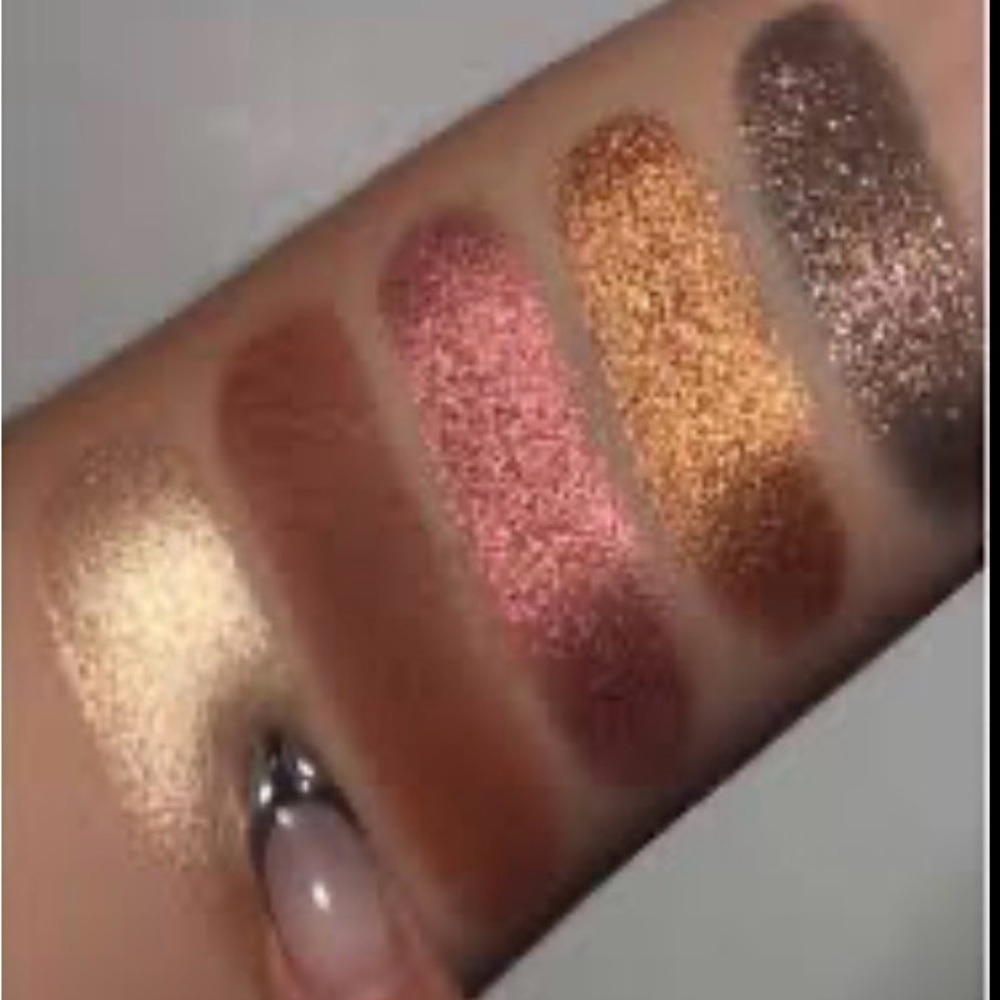 Pat McGrath Luminous Legends Luxurious Eyeshadow Palette - Dawn Divinity - Picture 3 of 9